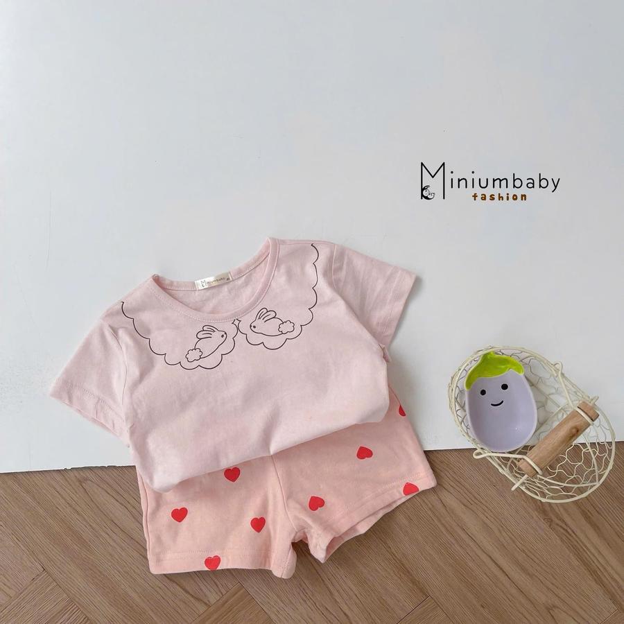 SB2285- bộ bé gái cộc tay in cổ thỏ phối quần tim hồng 1