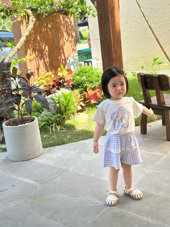 SB2450- bộ cộc tay đính sao kẻ phối quần kẻ