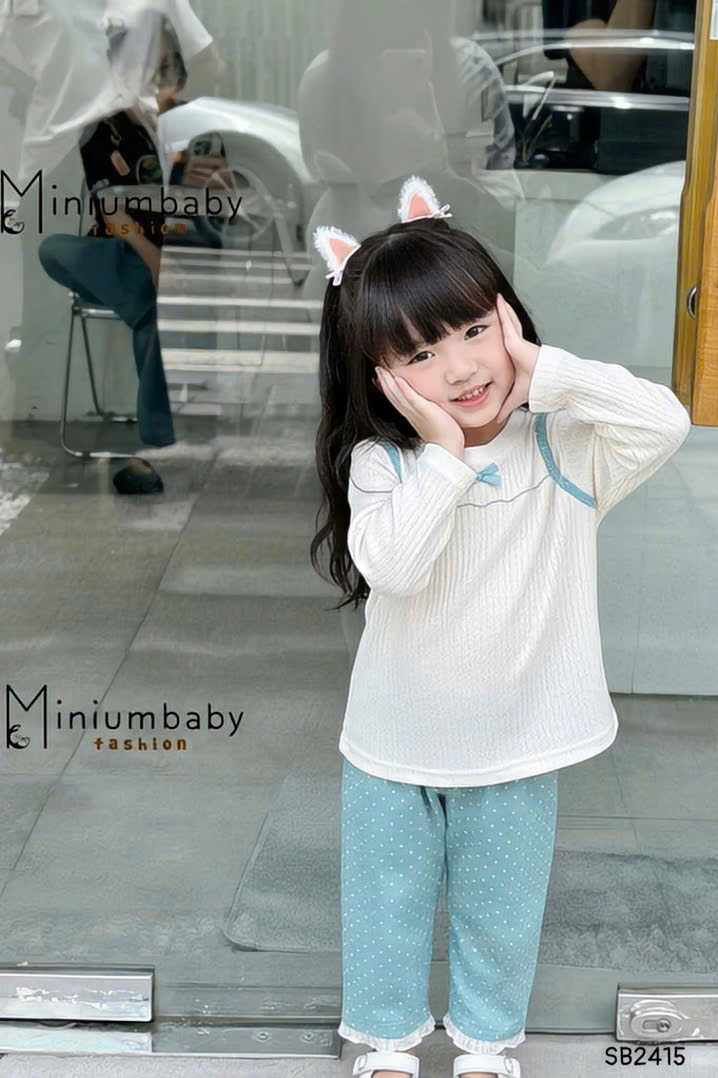 SB2415- bộ dài tay bé gái diễu nách đính nơ phối quần bi