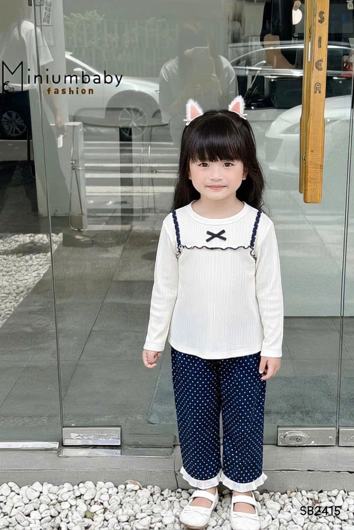 SB2415- bộ dài tay bé gái diễu nách đính nơ phối quần bi