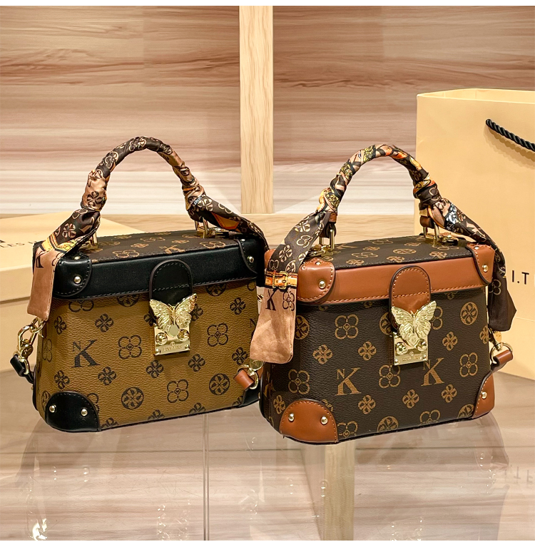 Túi xách hộp họa tiết vintage sang trọng