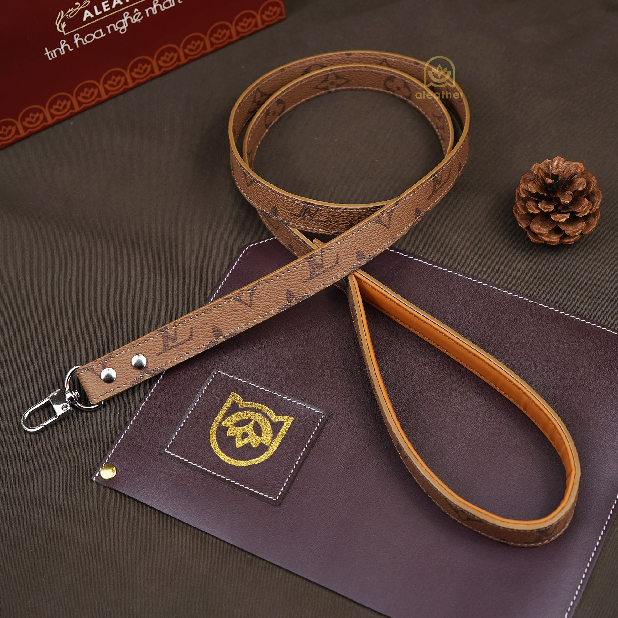 Product image - Dây dắt bằng da bê Pháp cao cấp nhất nâng tầm thú cưng