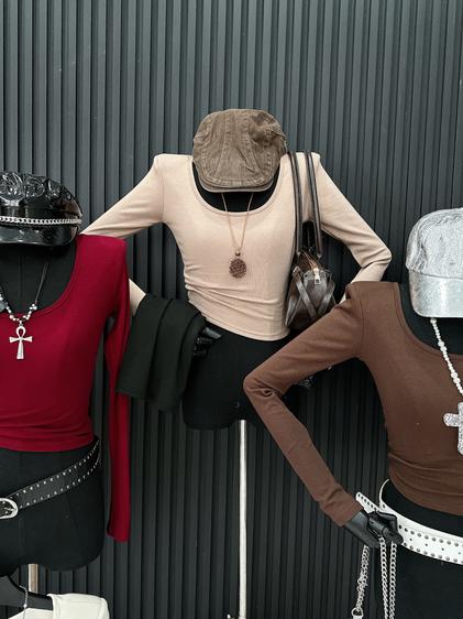 Product image - Áo phông cổ vuông