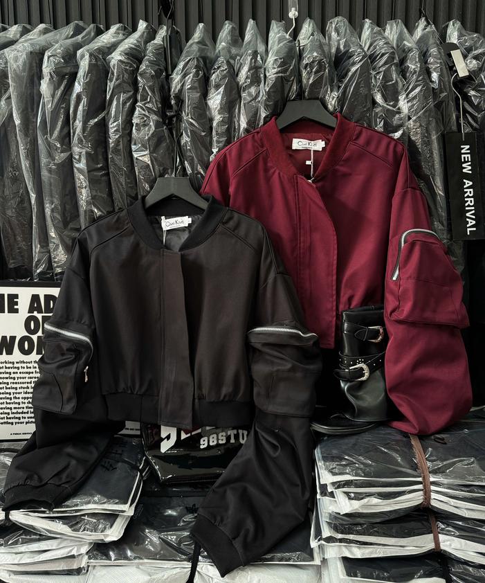 Product image - Áo Khoác Bomber Kaki Croptop Túi Hộp