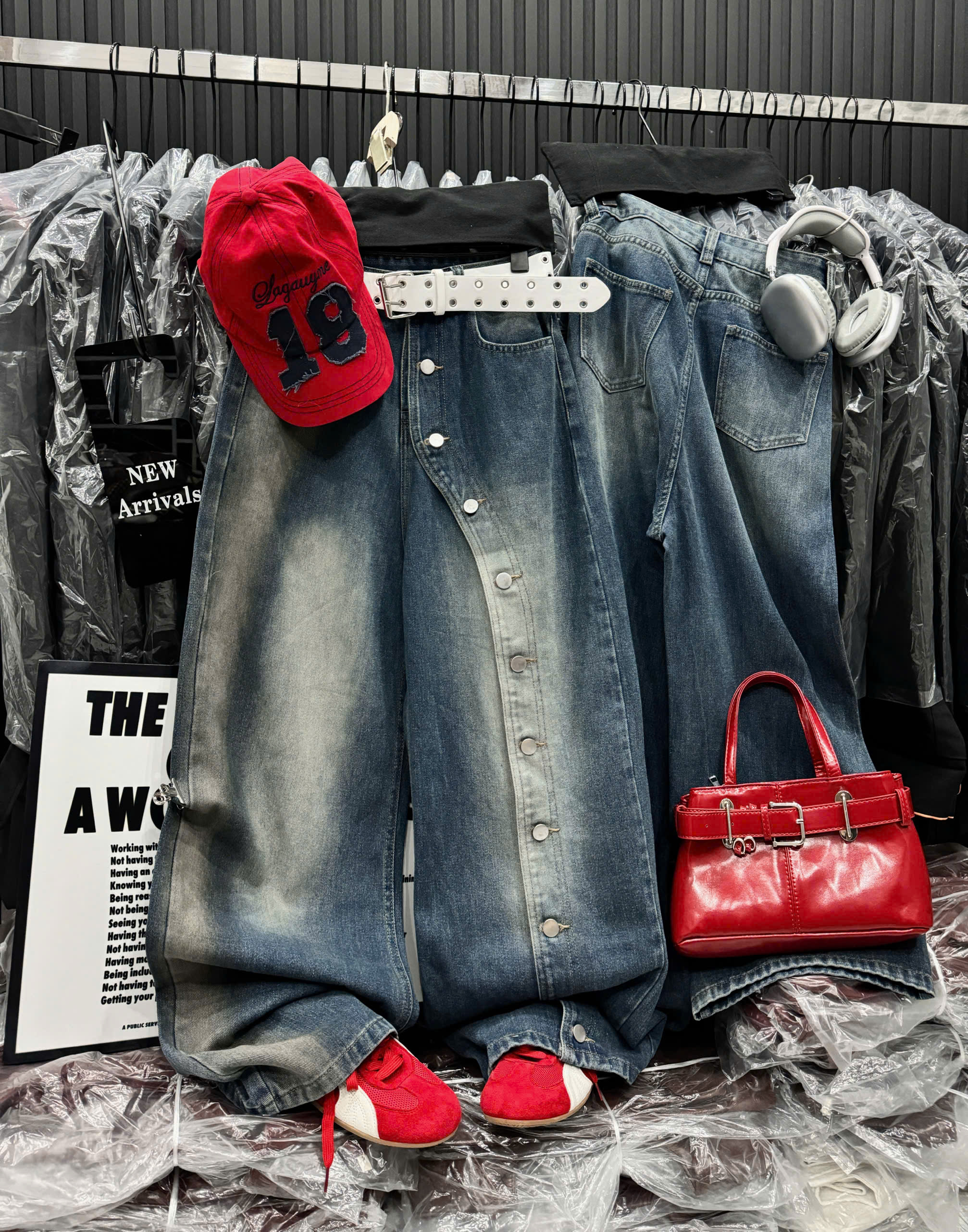 Product image - quần jean phối khuy sườn