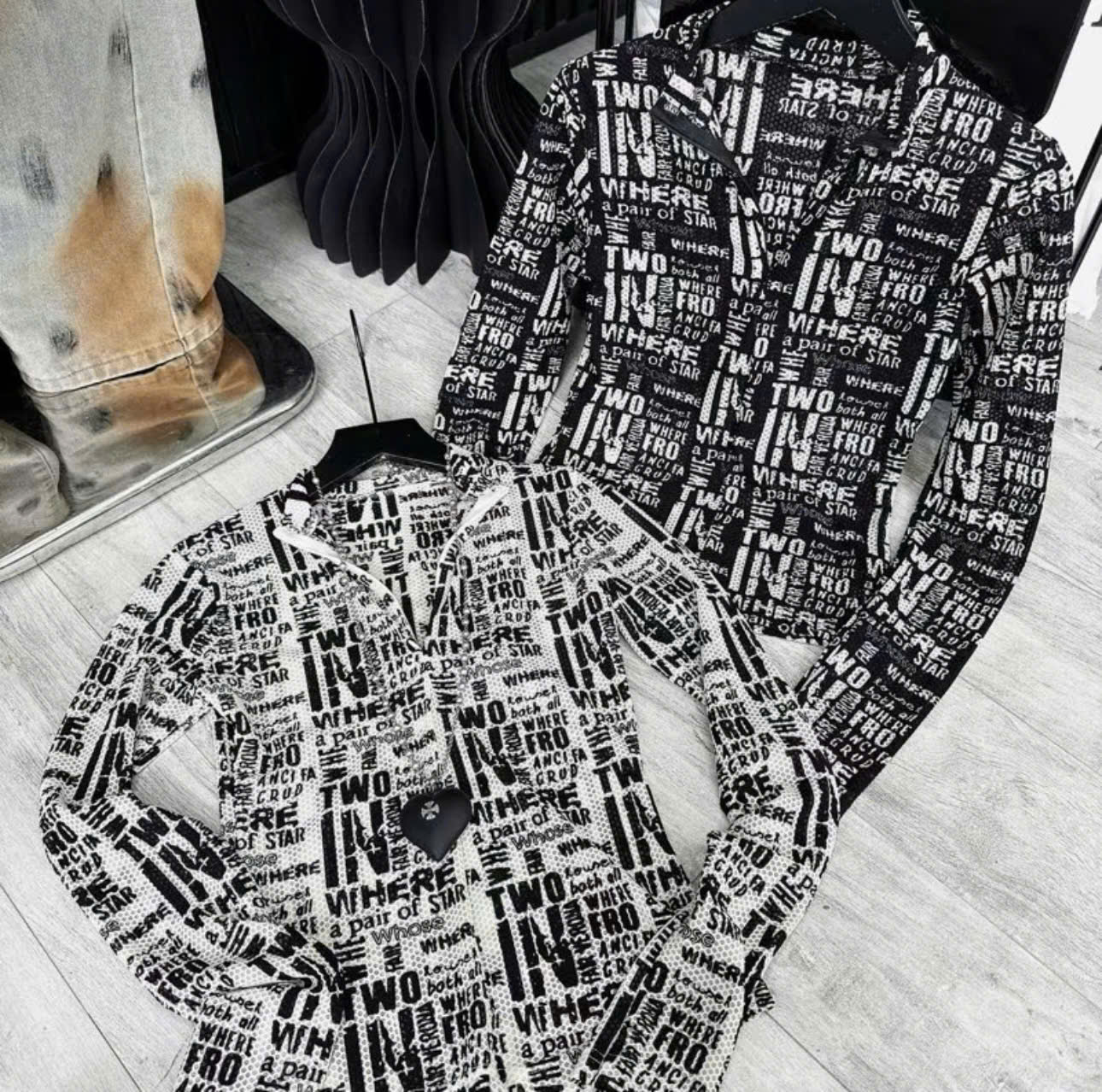 Product image - Áo Lưới Khóa Kéo In Nhiều Chữ Two