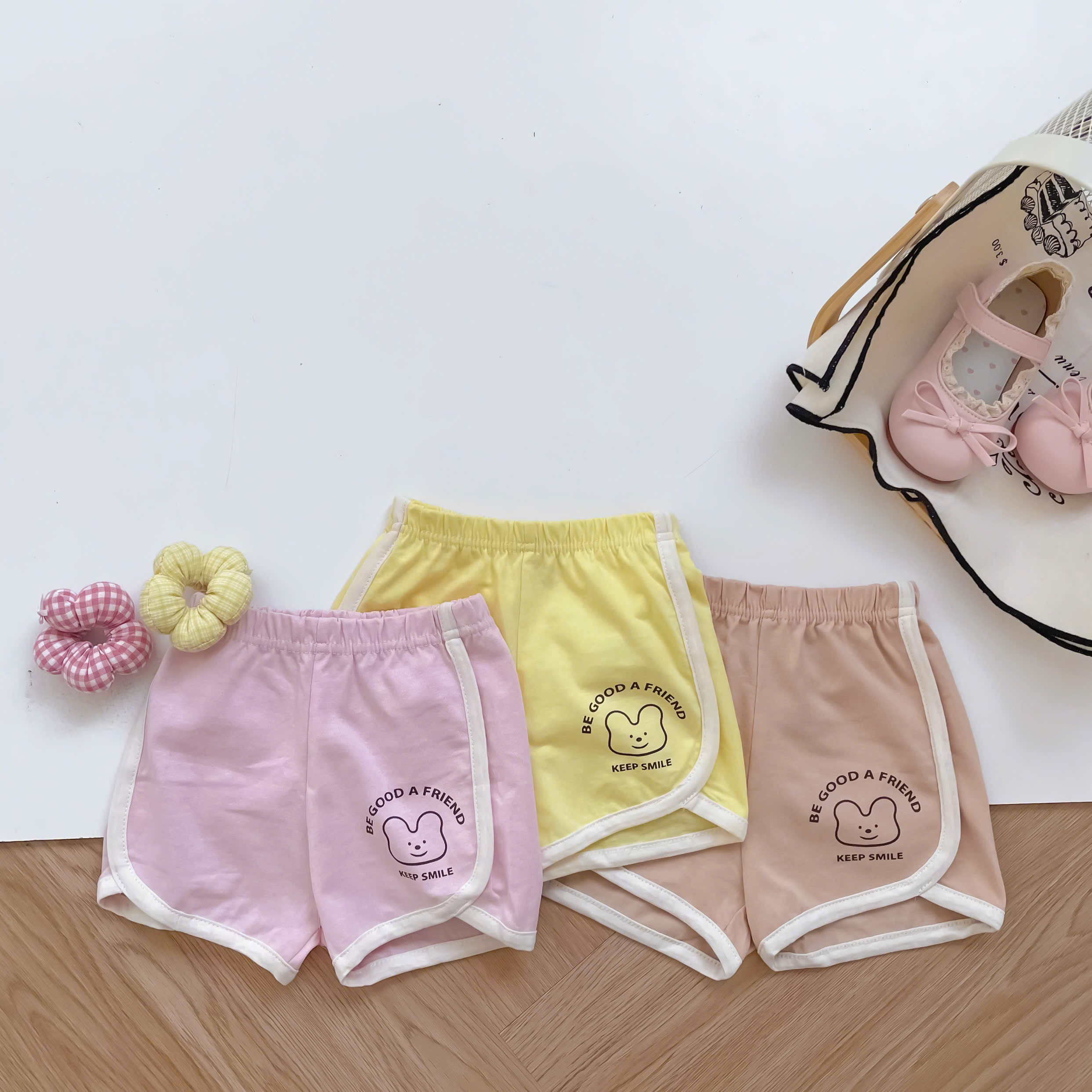 QC1591- quần đùi họa tiết cho bé bé gái gấu