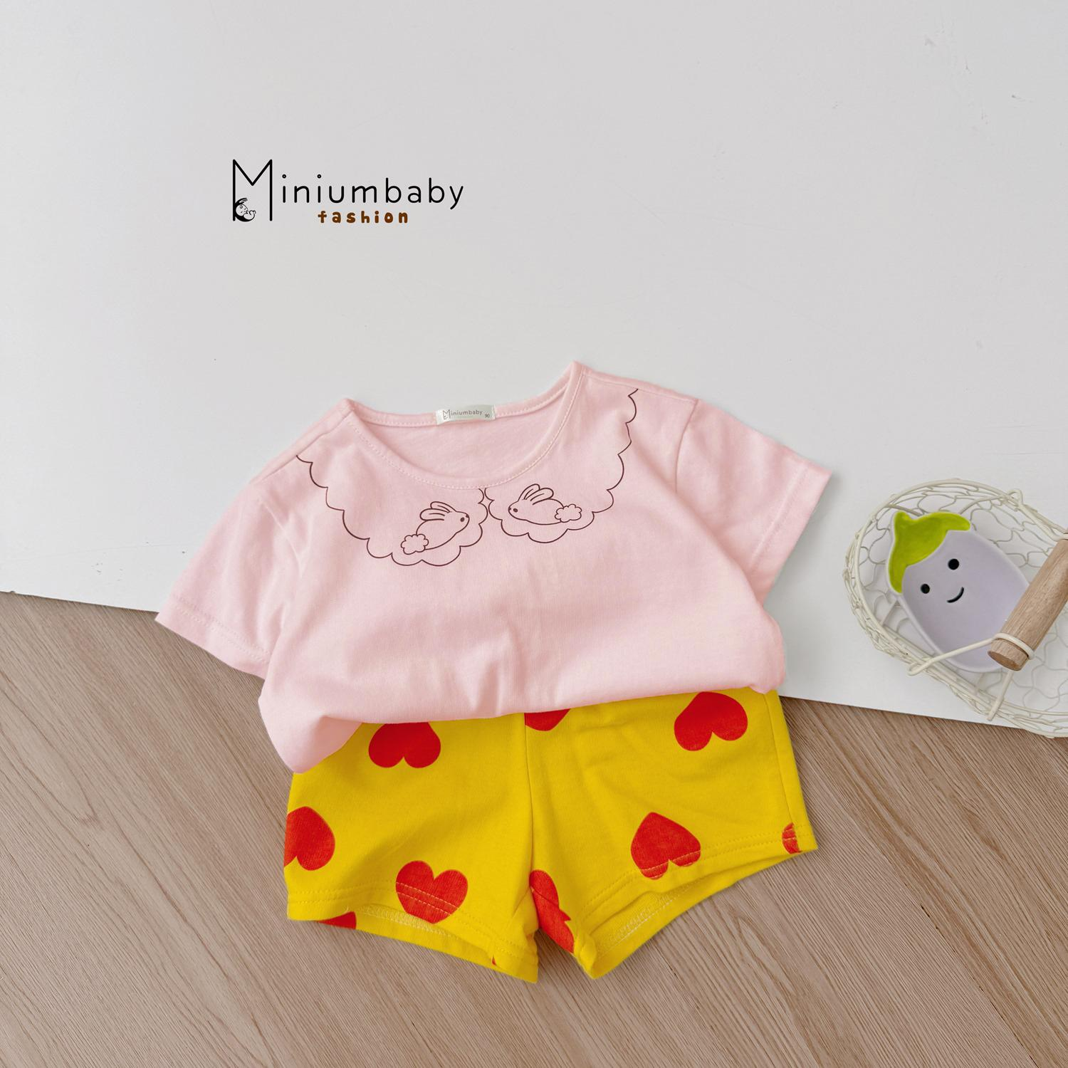 SB2285- bộ bé gái cộc tay in cổ thỏ phối quần tim hồng vàng