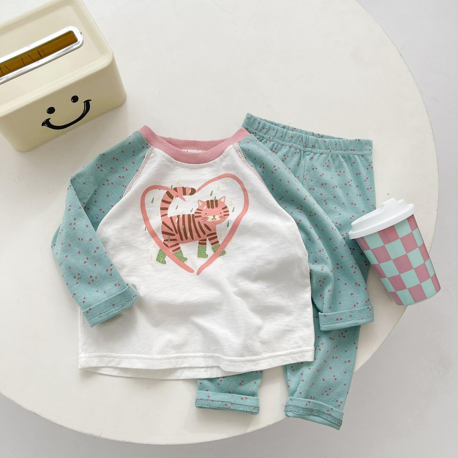 SB2103- bộ dài tay phối cổ, tay, quần in trái tim, hổ xanh