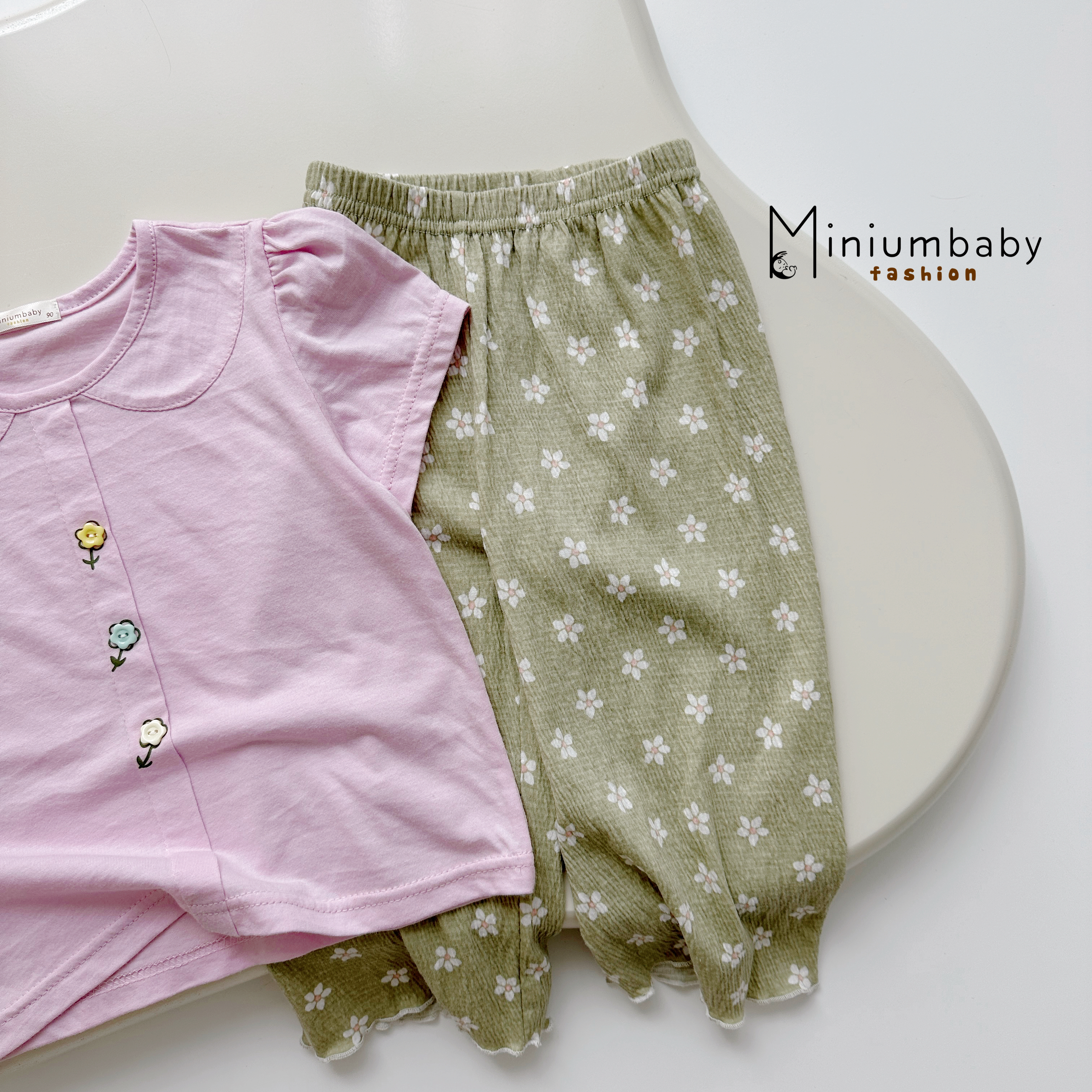 SB2451- bộ cộc tay cổ sen bé gái in chữ flower đính tai thỏ