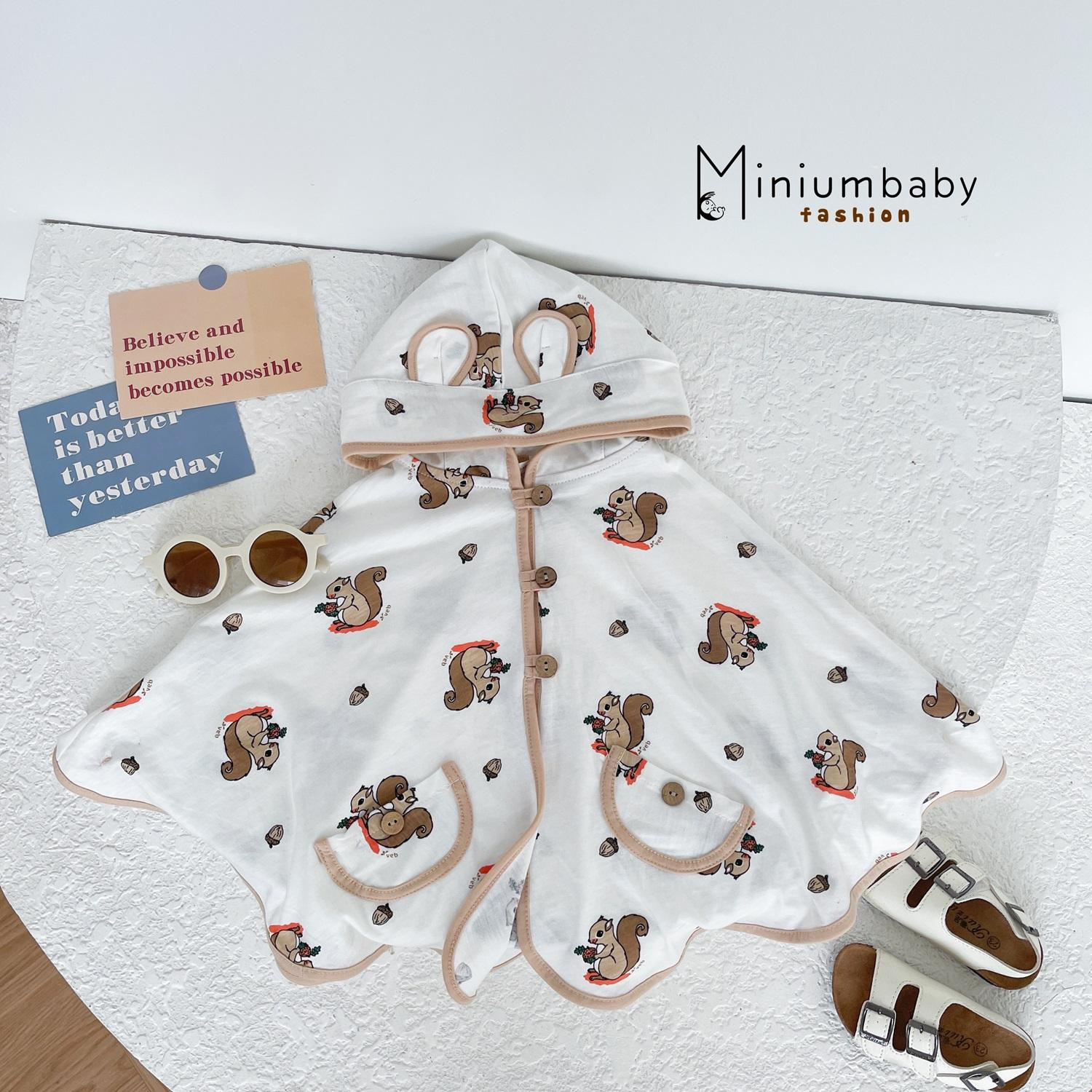 Áo choàng cánh dơi mỏng sóc nền trắng