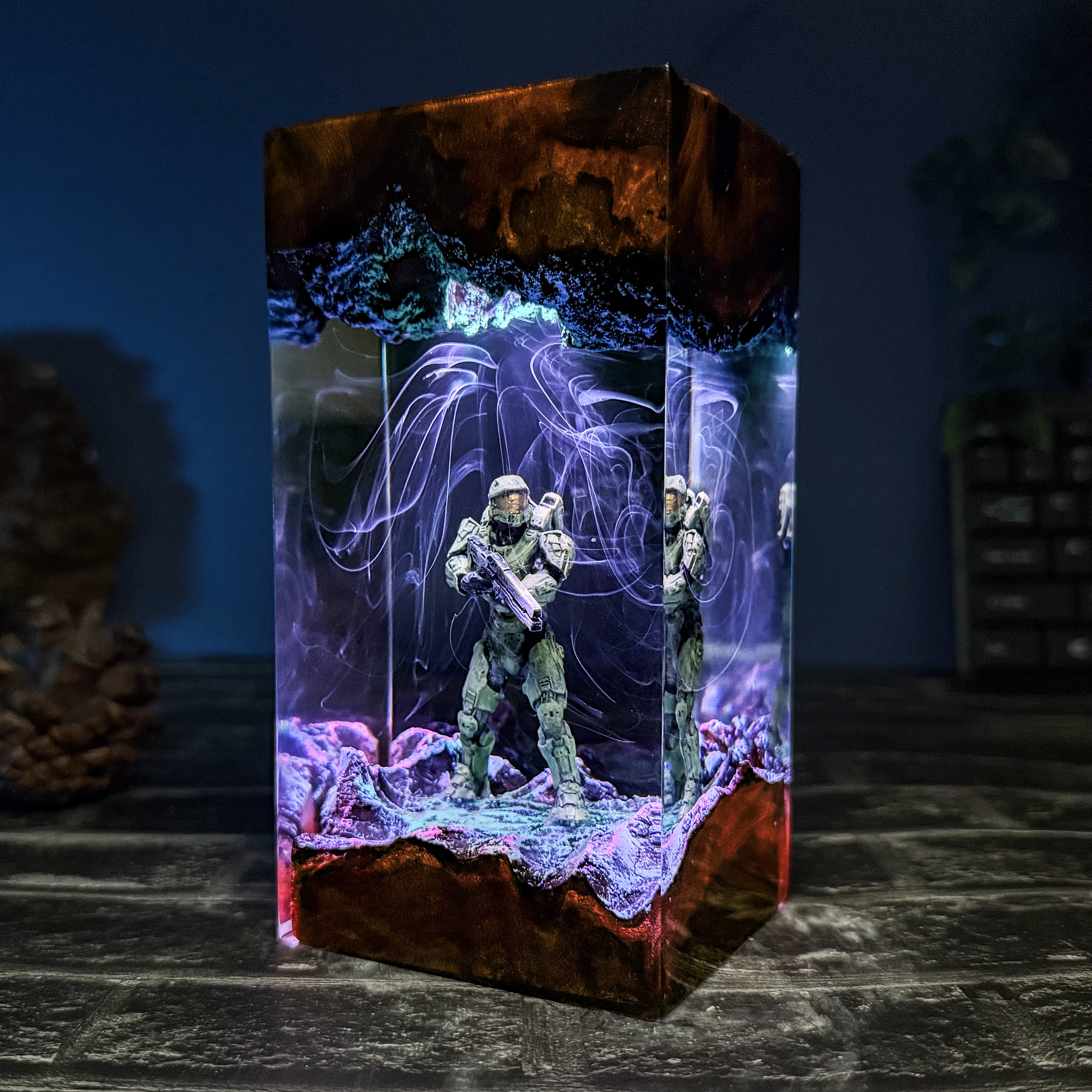 Product image - Halo Resin Night Light,Halo Master Chief Diorama Resin lamp, Halo Infinite Theme, Game Gift for him, Home Decor, Personalized Night Light Bedroom lamp (Size S)