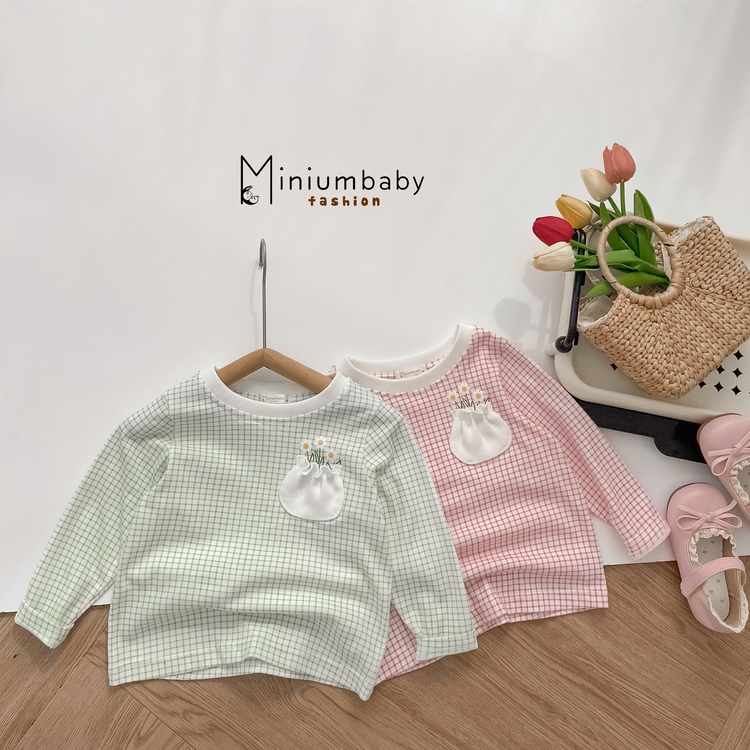 SB2403- bộ dài tay karo bé gái túi ngực hoa