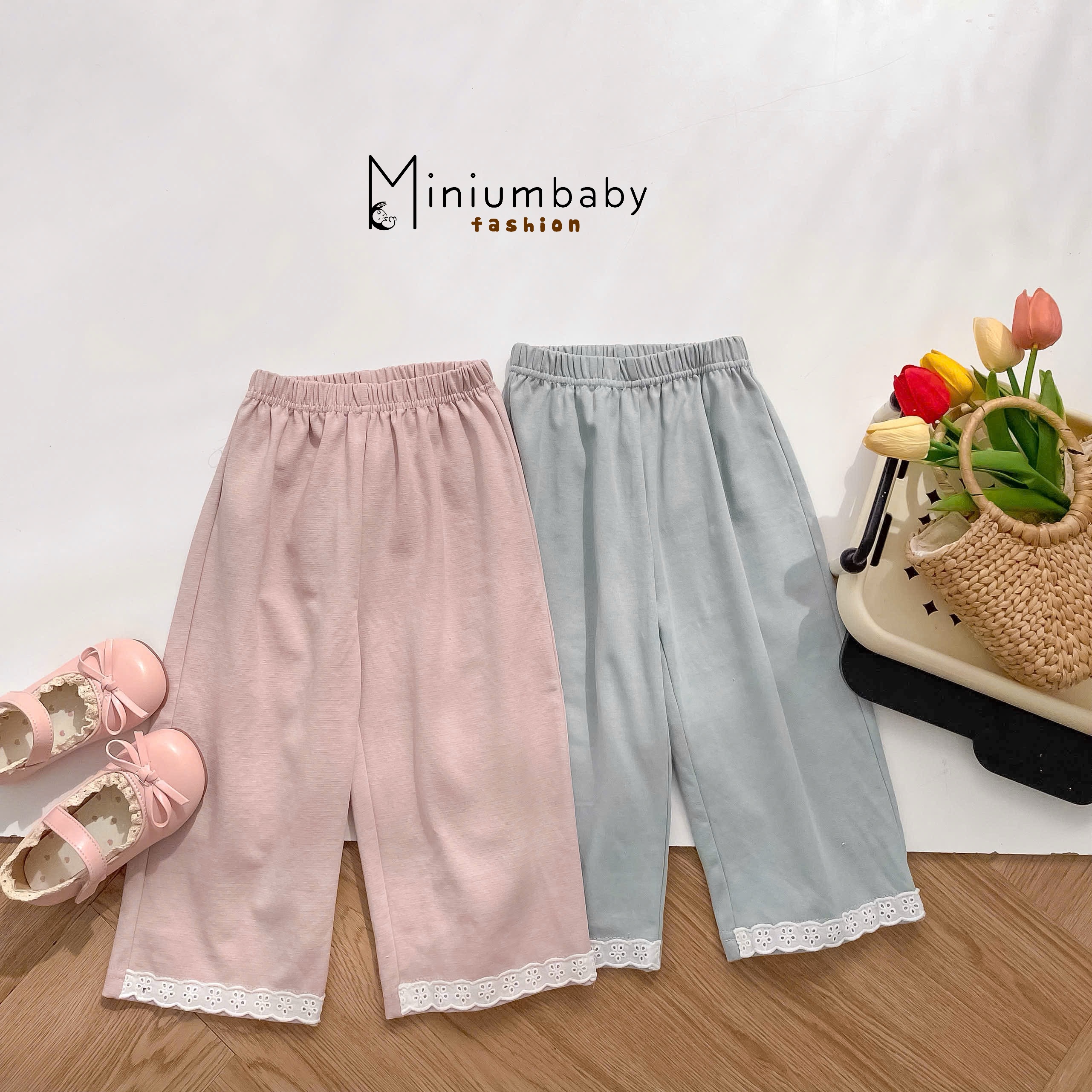 SB2403- bộ dài tay karo bé gái túi ngực hoa