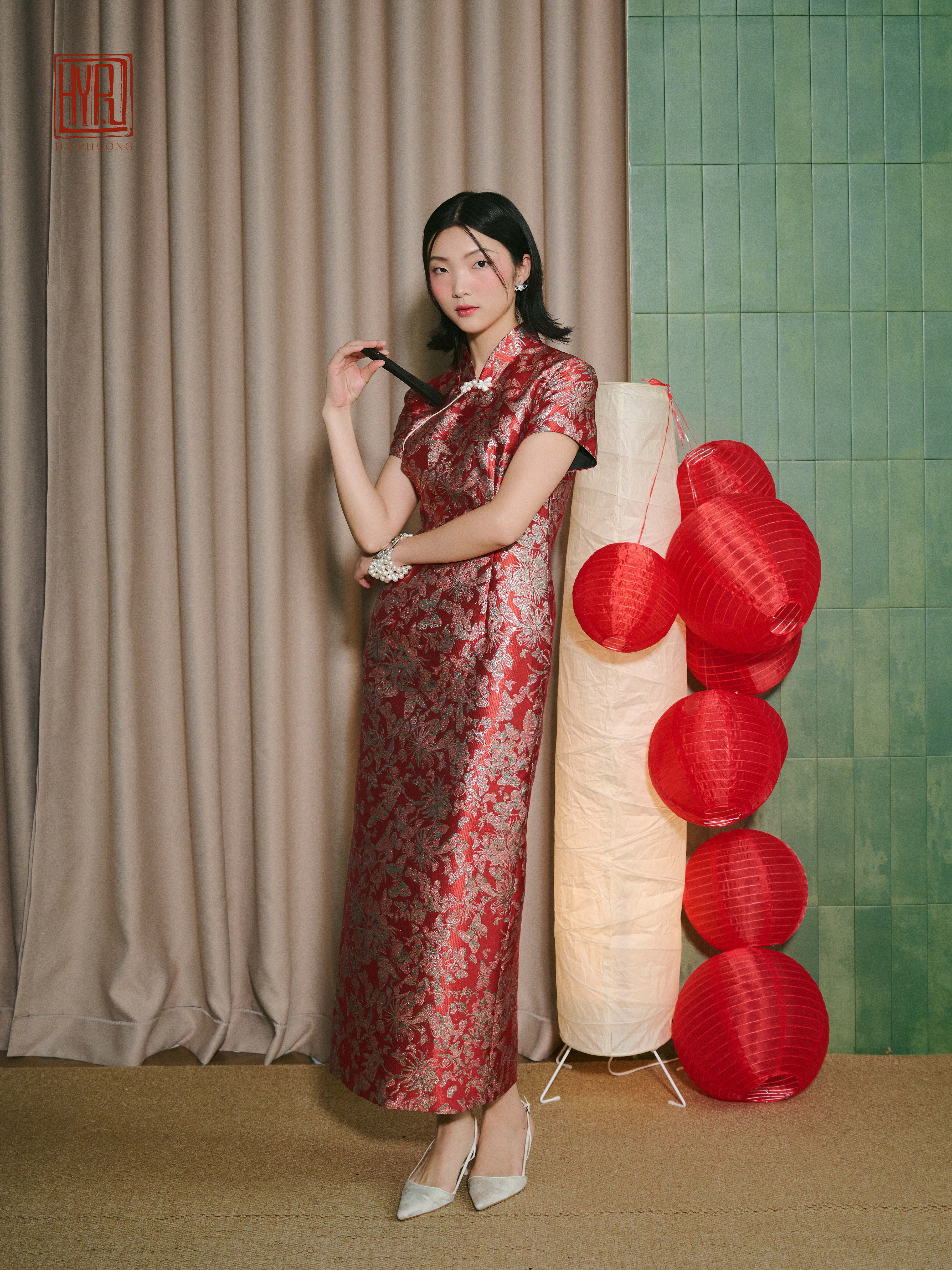 Xườn xám hồng nghi - đỏ