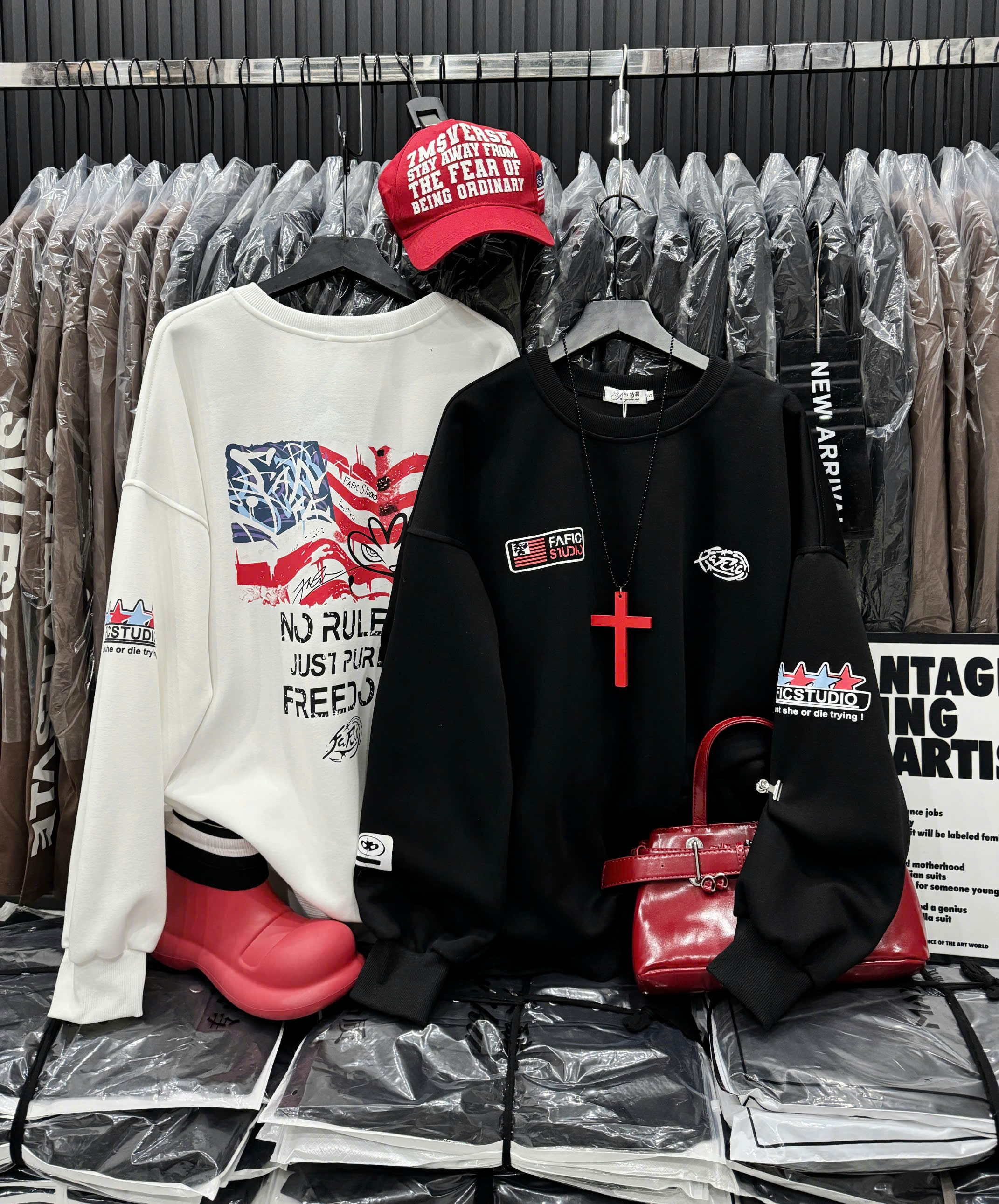 Product image - Áo Nỉ Sweater Tay Dài In logo