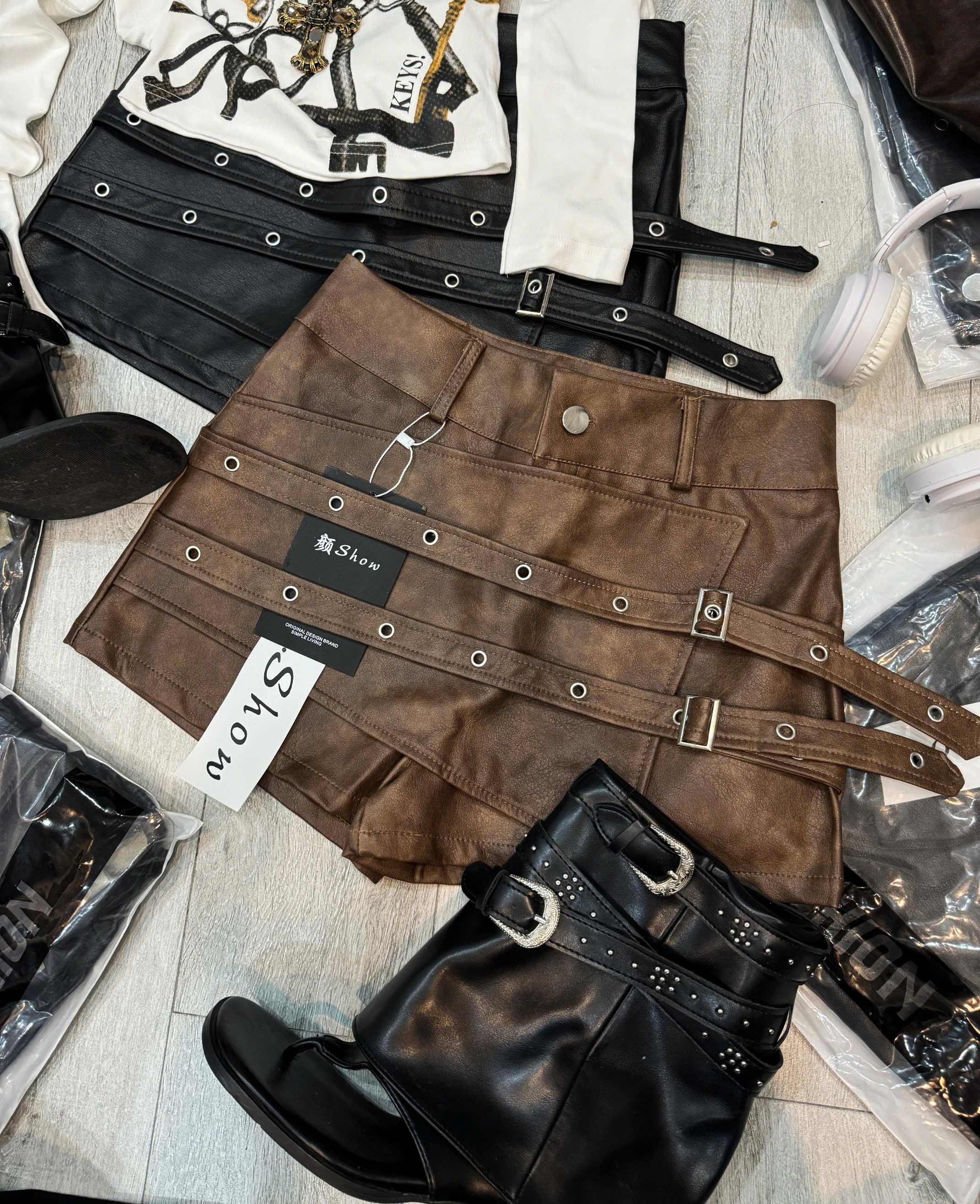 Product image - quần shorts da kiểu cá tính