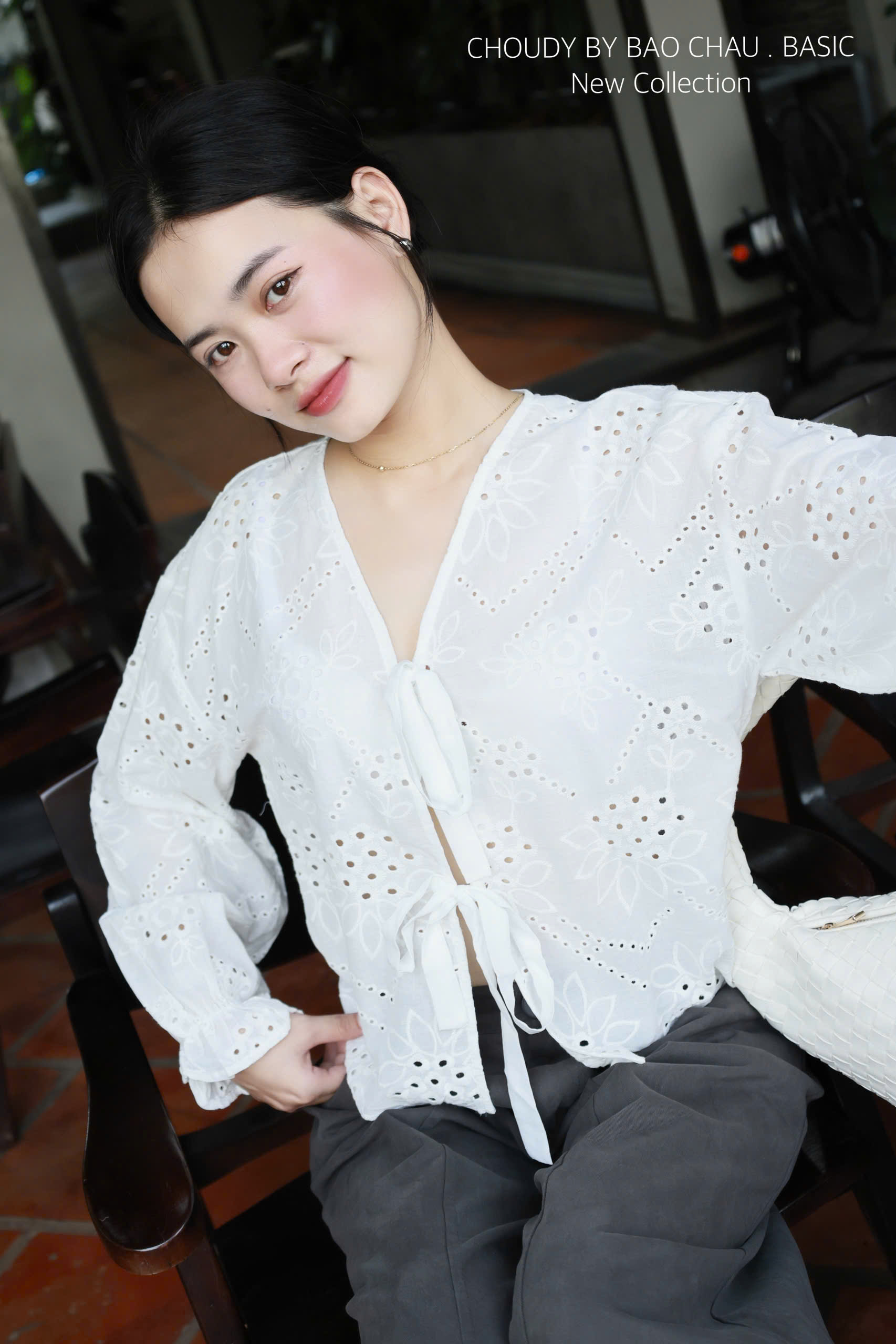 U144  ÁO THẮT NƠ TRẮNG