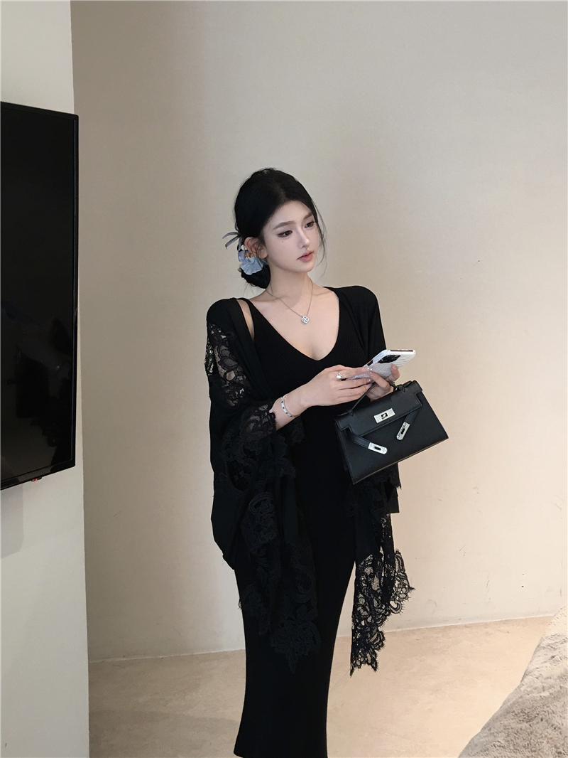 Đầm Choàng Ren Đen Quý Phái - Free size