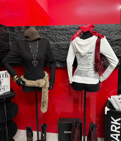 Product image - Áo Thun Mỏng Xẻ Tà Có Mũ