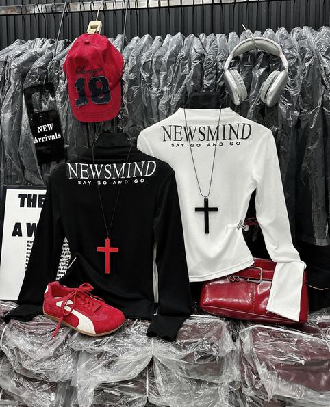 Product image - áo cổ lọ in chữ newsmind