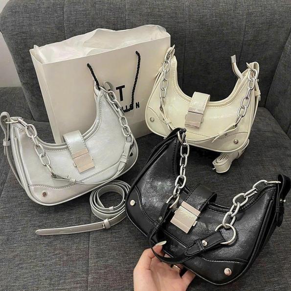 Product image - túi xách trái bầu mix dây xích