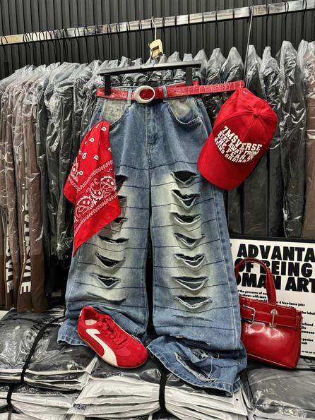 Product image - quần jean thêu ngang cắt rách