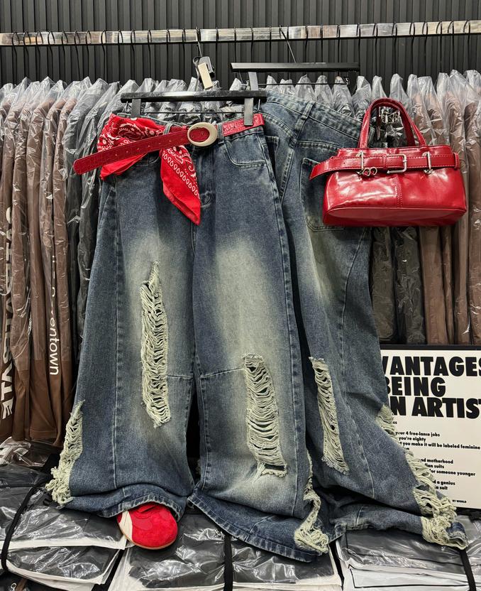 Product image - quần  jean xuông rộng rách trước, sườn gấu
