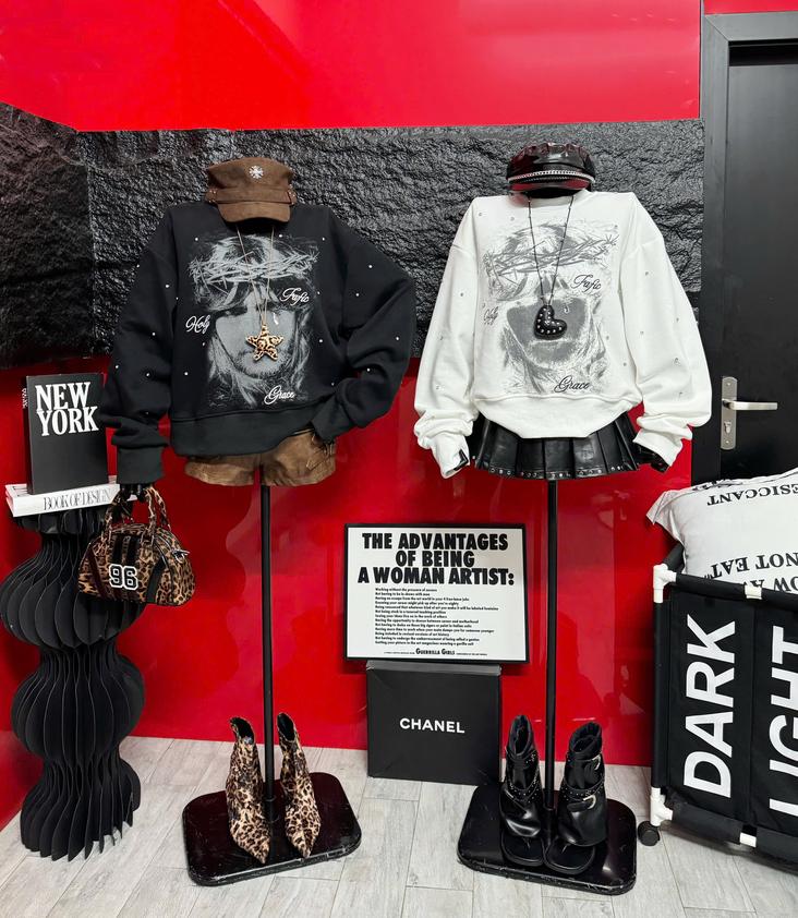 Product image - áo sweater king cry đính đá