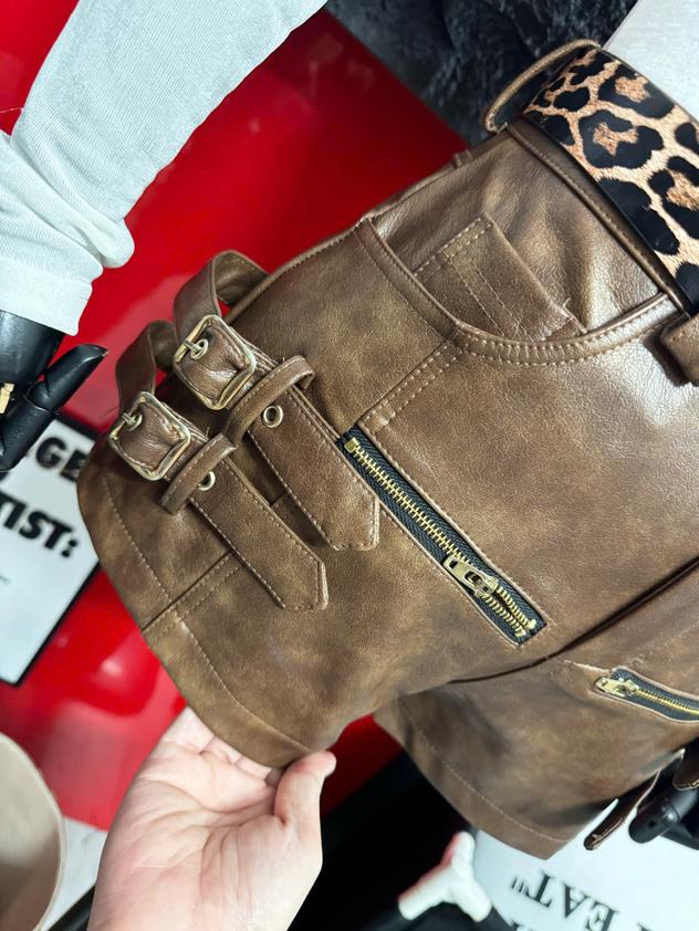 Product image - quần shorts da