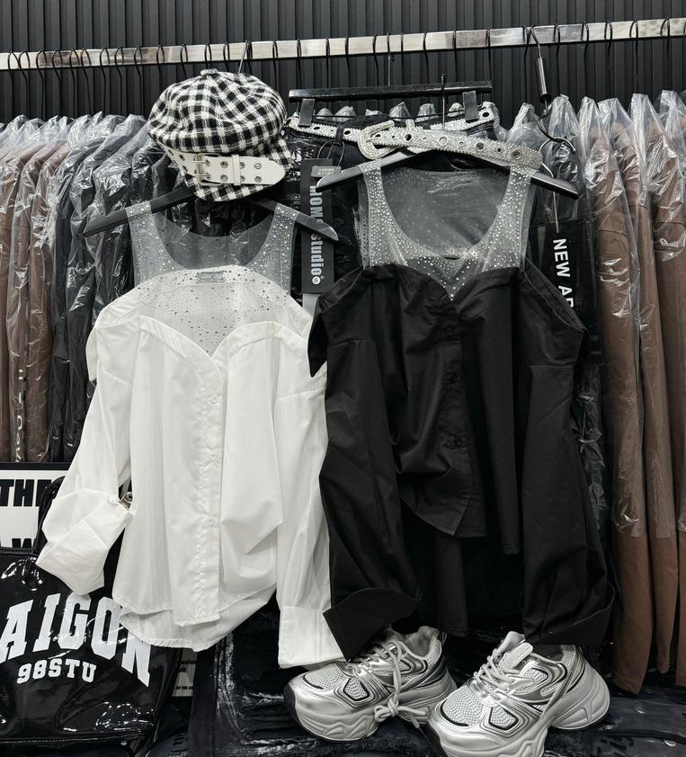 Product image - Áo sơ Mi Đính Đá Trễ Vai Lấp Lánh