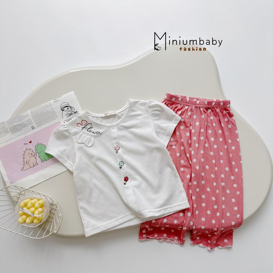 SB2451- bộ cộc tay cổ sen bé gái in chữ flower đính tai thỏ áo trắng