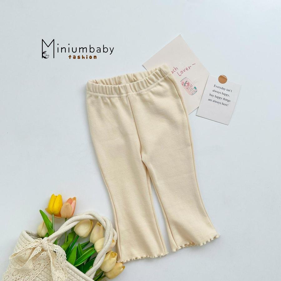 QD1650- quần dài trơn bé gái bèo gấu vàng2