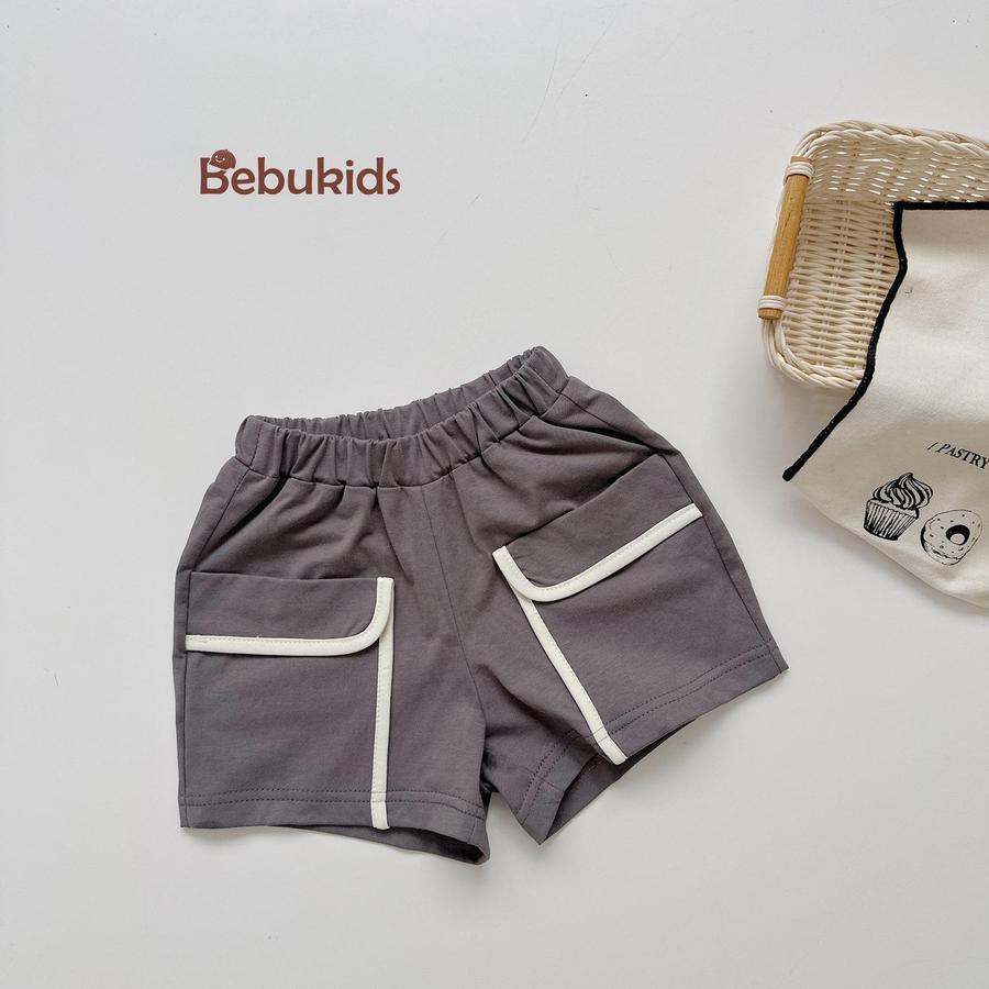 QC2301- quần đùi viền túi bé trai ghi nhạt