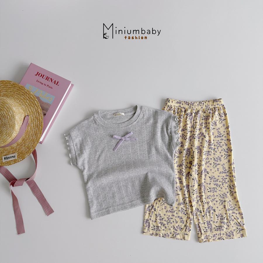 SB2397- bộ sát nách quần lửng hoa tim đính nơ áo ghi quần vàng