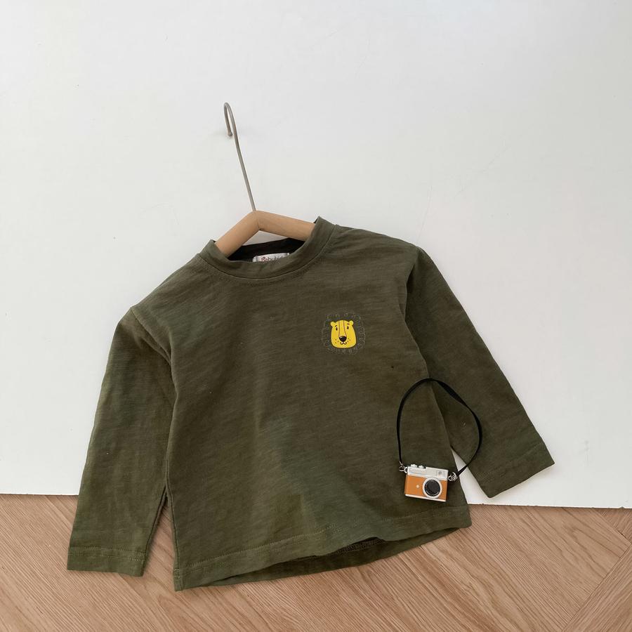 A1654- áo cổ tròn in đầu thú vai rơi rêu