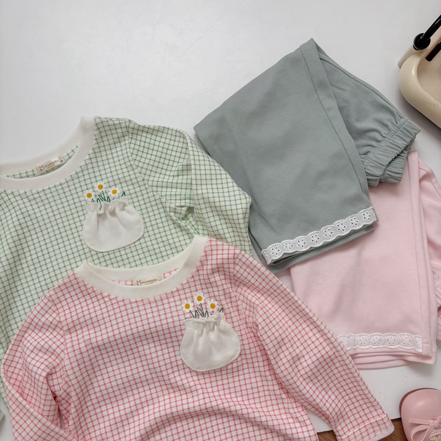 SB2403- bộ dài tay karo bé gái túi ngực hoa