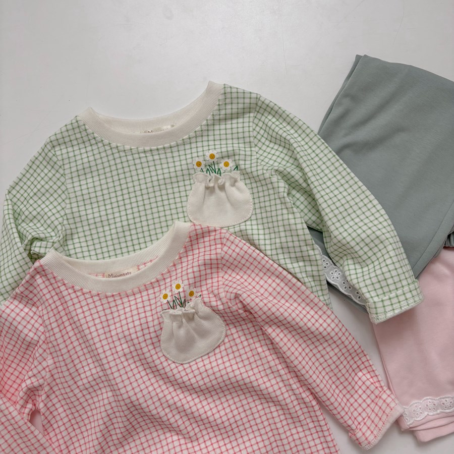 SB2403- bộ dài tay karo bé gái túi ngực hoa