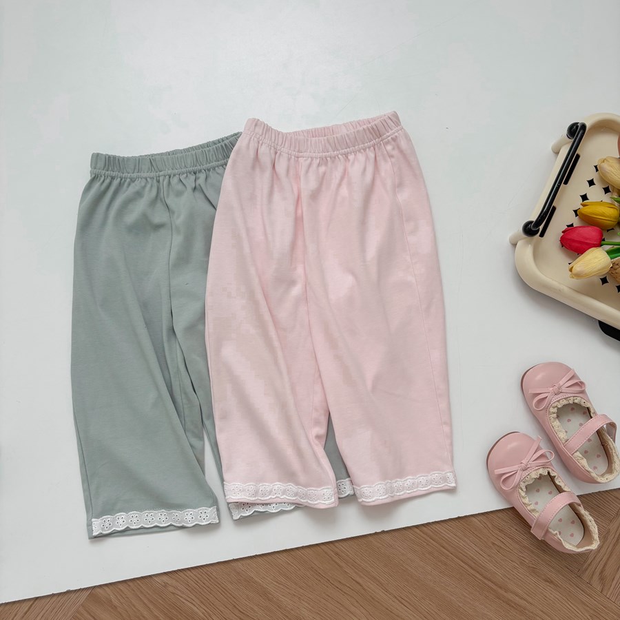 SB2403- bộ dài tay karo bé gái túi ngực hoa