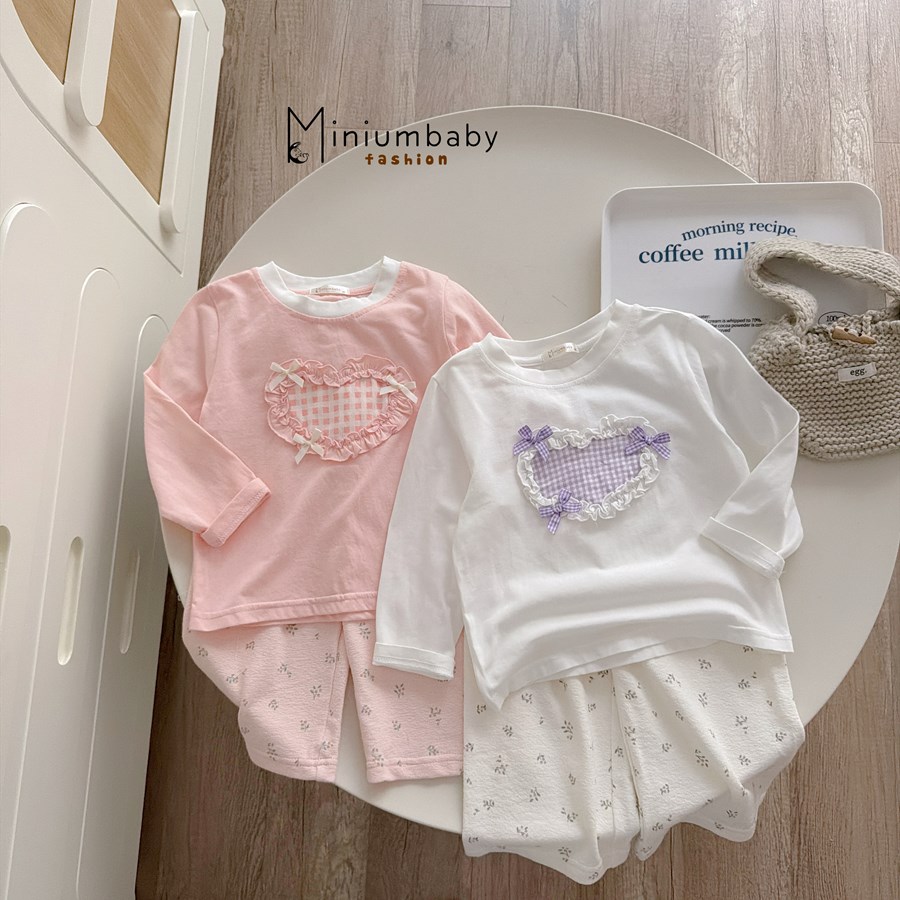 SB2561- bộ dài tay bé gái đáp ti kẻ bèo viền tim đính nơ, quần hoa