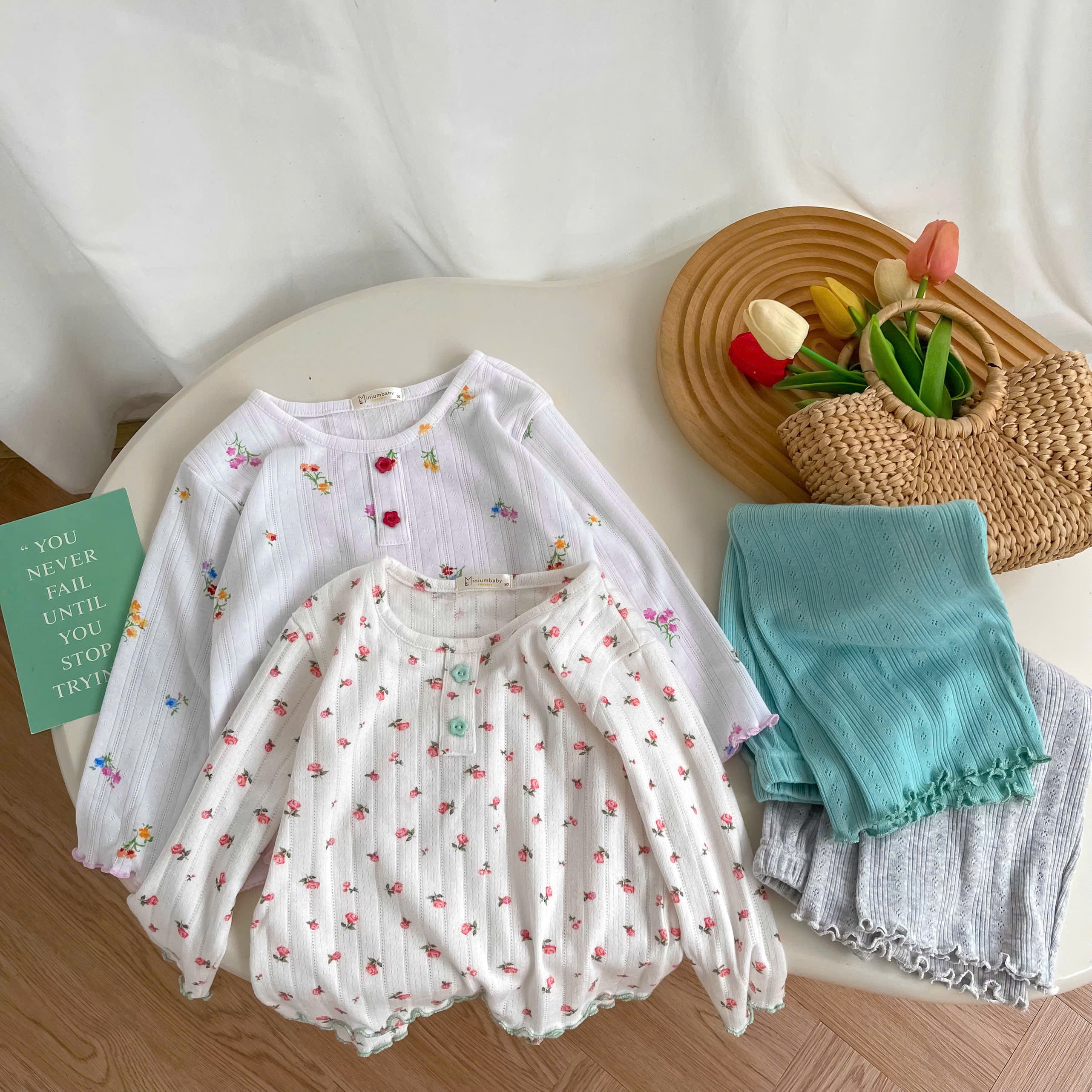 SB2393- bộ dài tay bé gái họa tiết hoa bèo gấu tay, vạt áo phối quần trơn