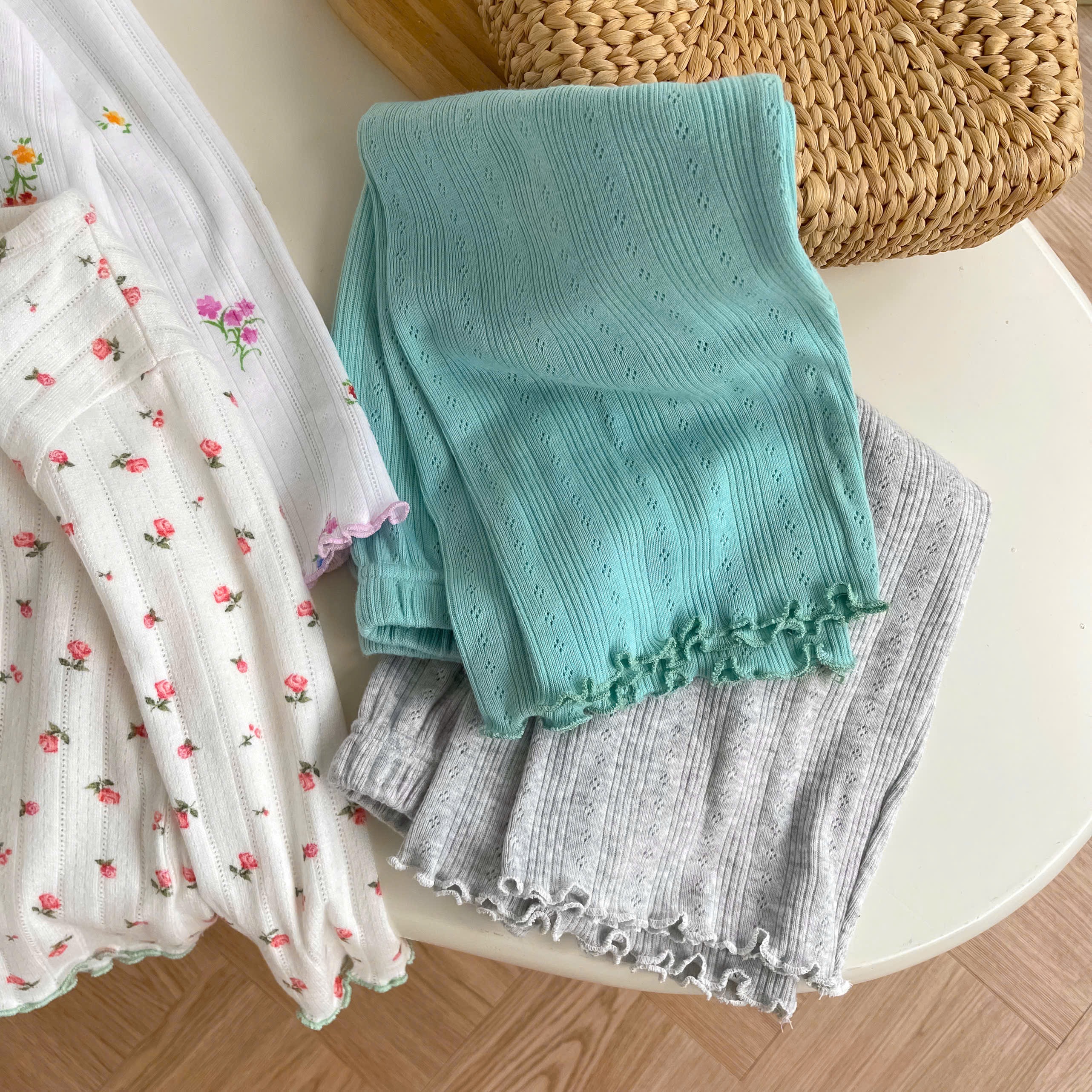 SB2393- bộ dài tay bé gái họa tiết hoa bèo gấu tay, vạt áo phối quần trơn