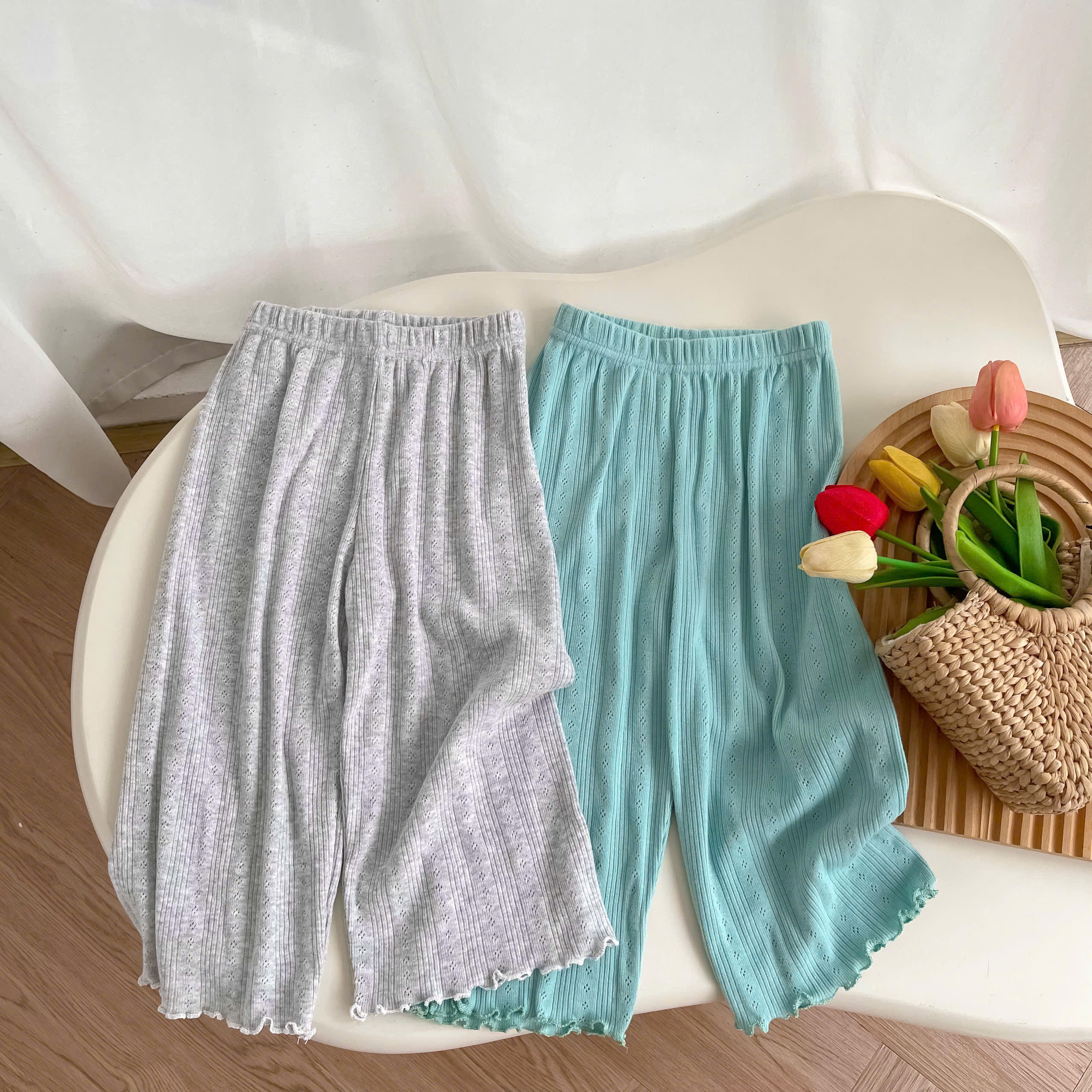 SB2393- bộ dài tay bé gái họa tiết hoa bèo gấu tay, vạt áo phối quần trơn