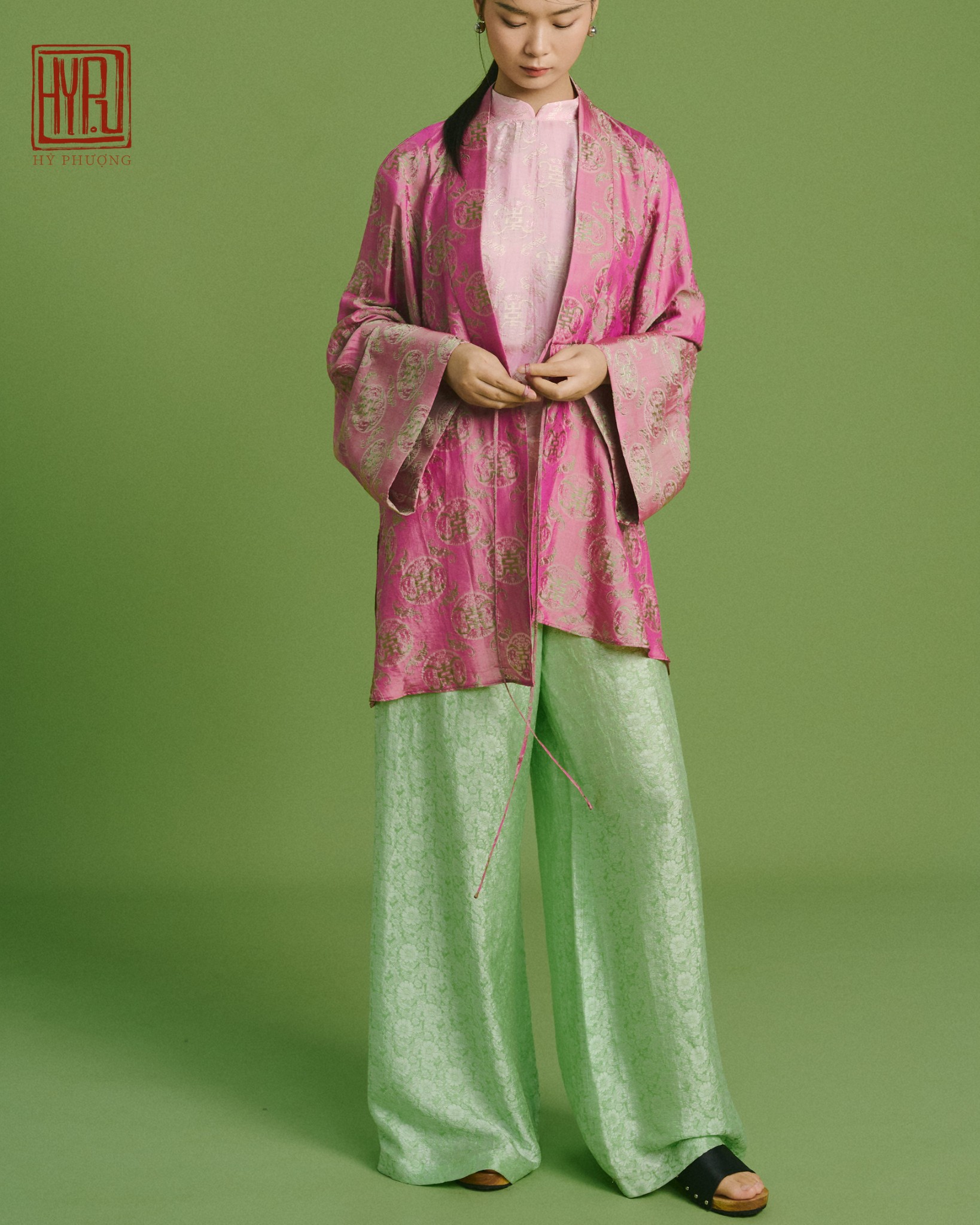 Áo Hồng Uyển