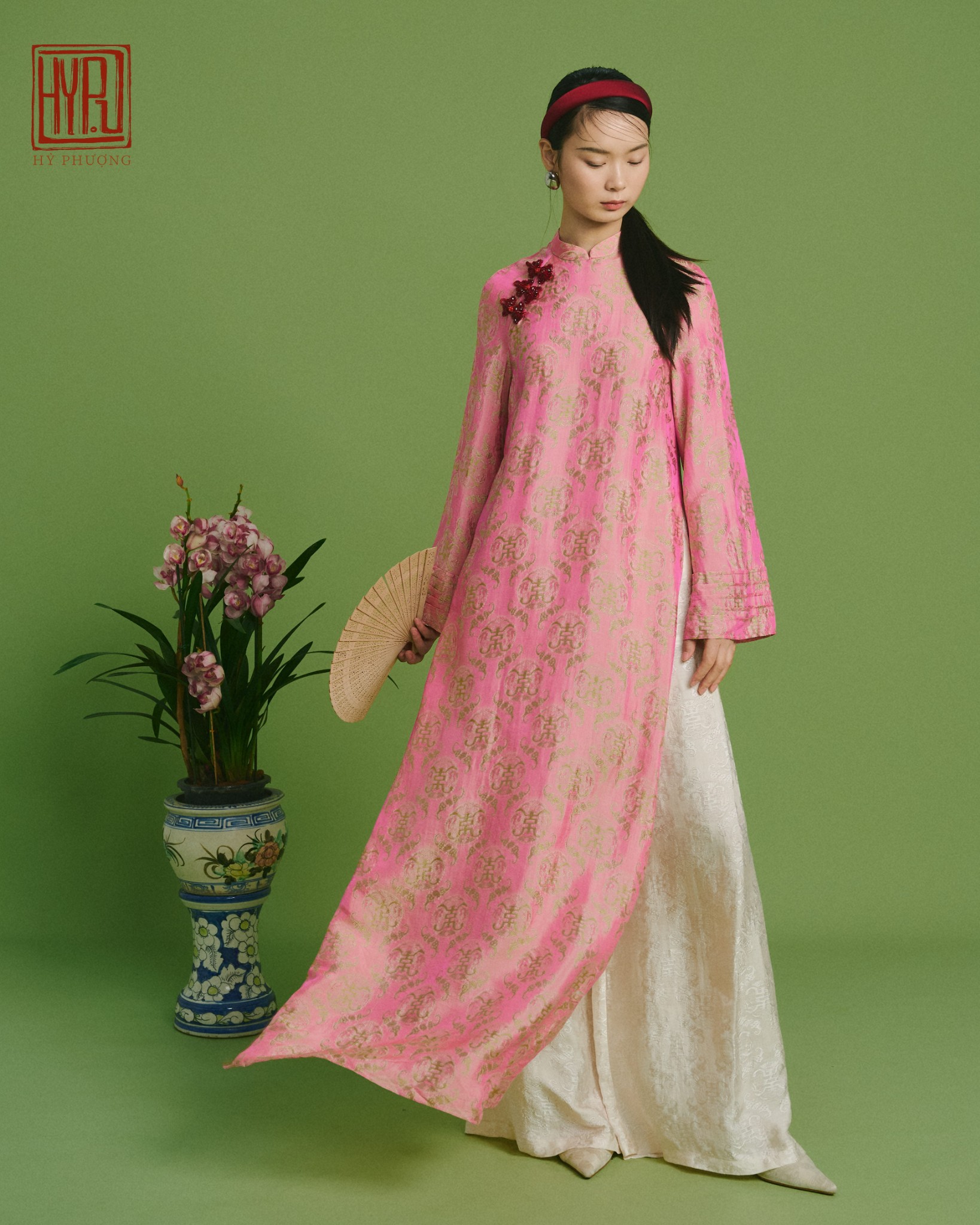 Áo dài Hồng Dao