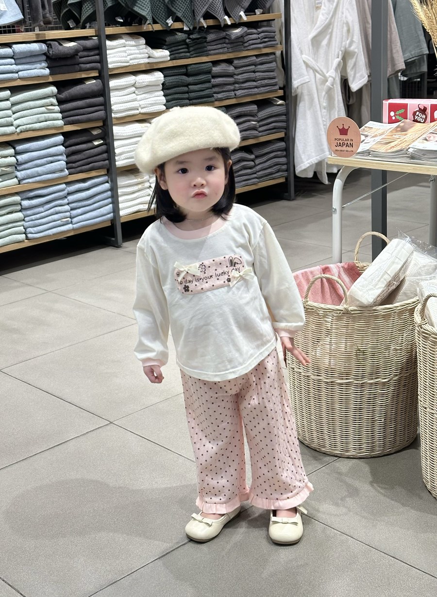 SB2570- bộ dài tay bé gái phối cổ bo tay, đáp bi đính nơ in chữ to day is your lucky day