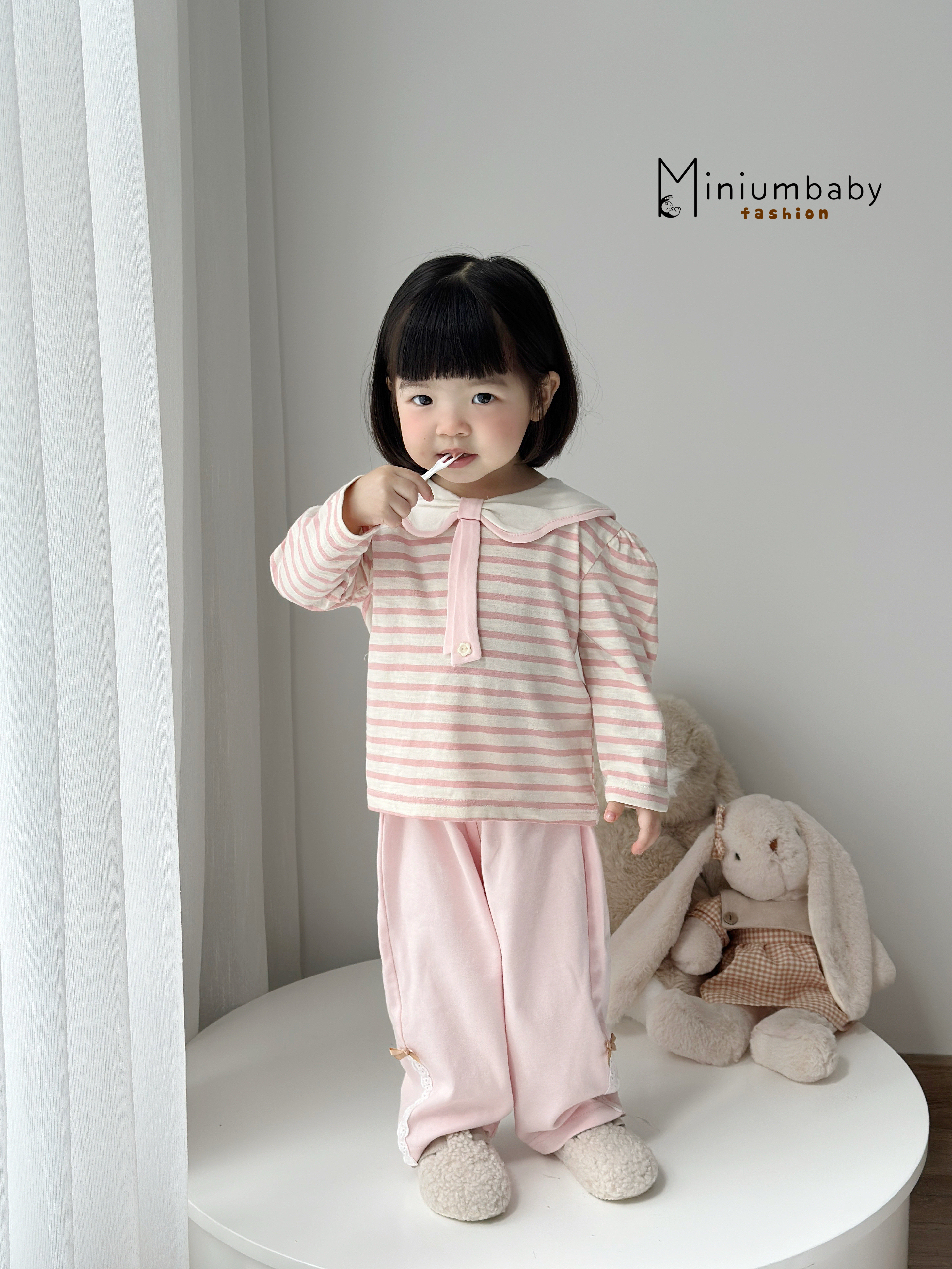 Bộ dài tay bé gái áo kẻ cổ nơ