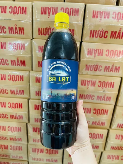 Product image - 1 Lít Nước Mắm Chắt Thượng Hạng 40% Đạm