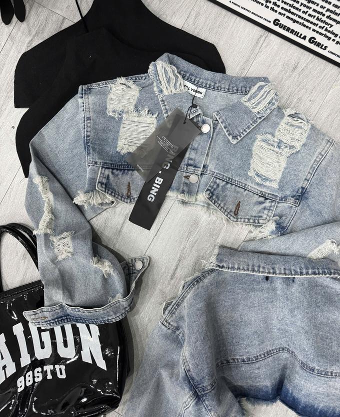 Product image - áo khoác jean rách dáng ngắn