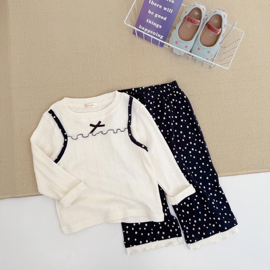 SB2415- bộ dài tay bé gái diễu nách đính nơ phối quần bi áo trắng q bi navy to